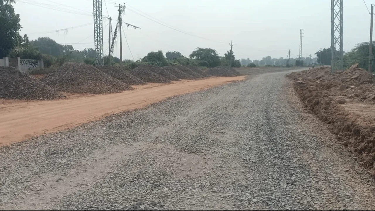 నిధులొచ్చినా తప్పని అడ్డంకులు