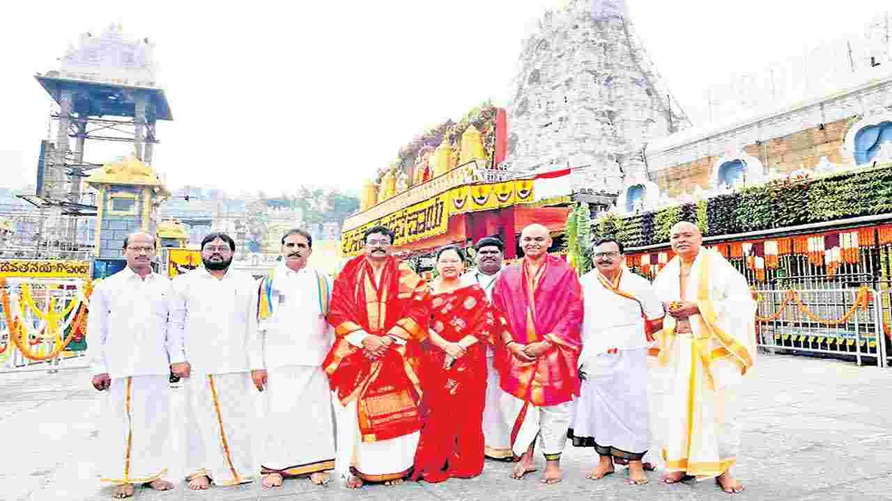 శ్రీవారి సేవలో జస్టిస్ శ్రీనివాసరెడ్డి