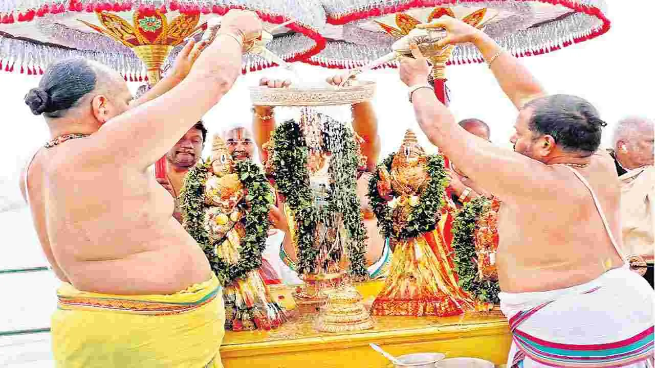 Maha Kumbh Mela : మహా కుంభమేళాలో శ్రీవారికి స్నపన తిరుమంజనం