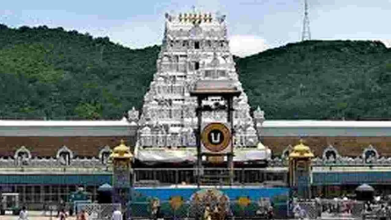 Tirumala: ఇంటి దొంగలను పట్టుకున్న టీటీడీ విజిలెన్స్ విభాగం.. విషయం ఏంటంటే..