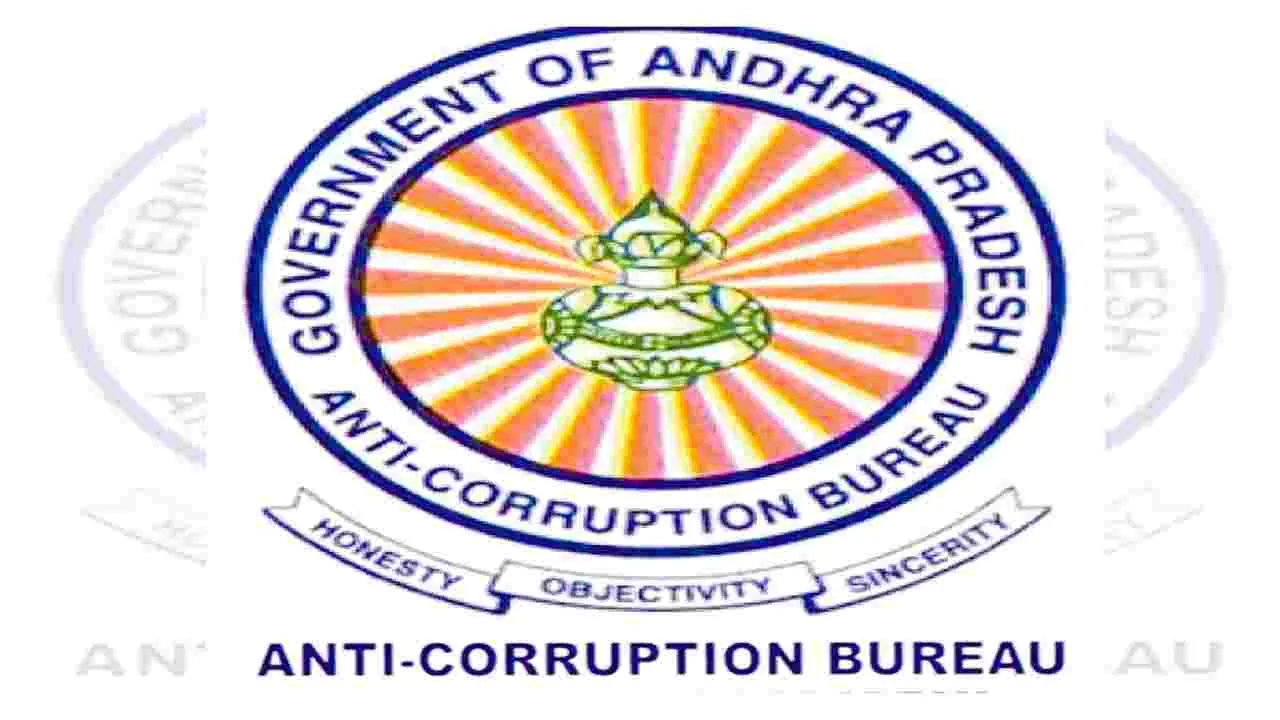 Corrupt Officials : కోరల్లేని ఏసీబీ!