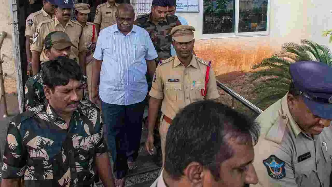 AP Police : తులసిబాబుకు మళ్లీ నోటీసులు