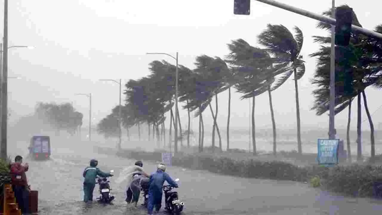 Coastal Andhra : కోస్తాలో ముసురు