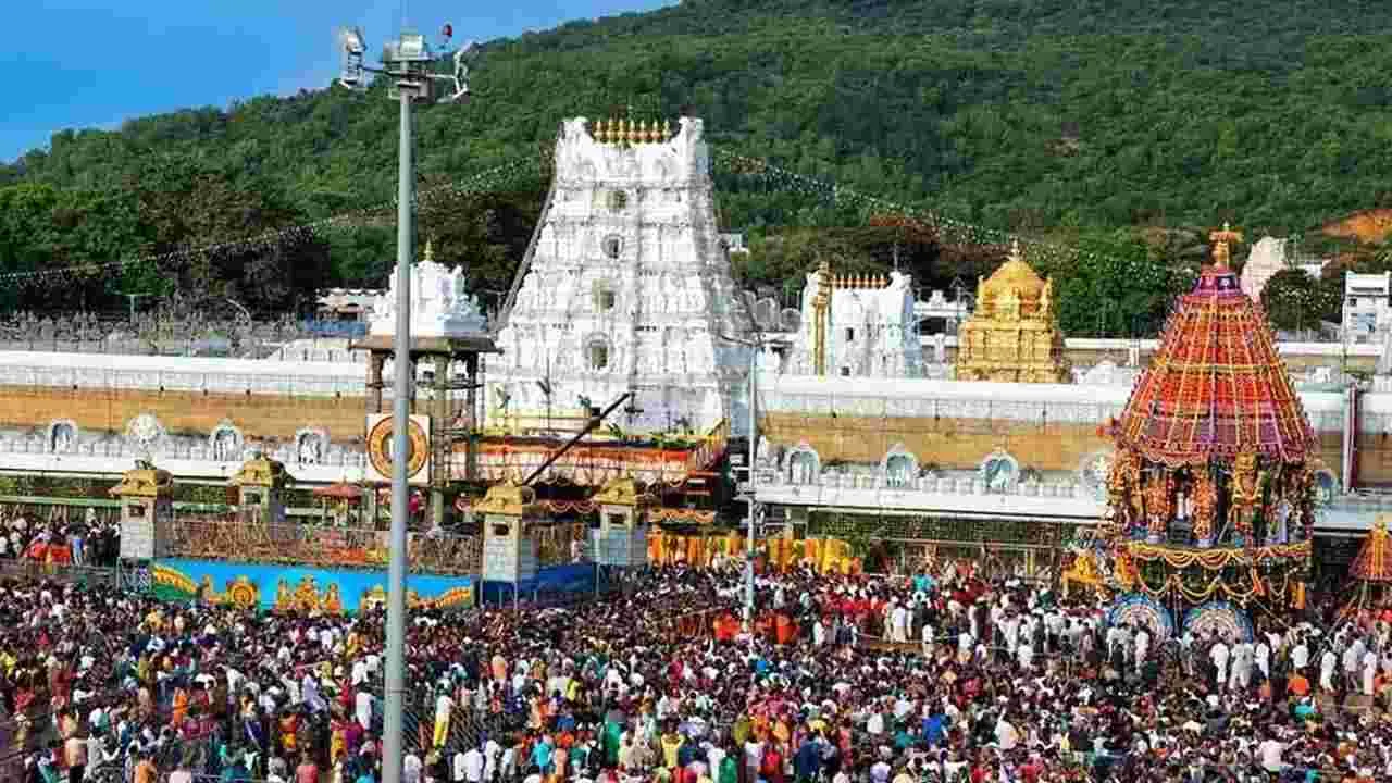 Tirumala : కుంభమేళాలో శ్రీవారి నమూనా ఆలయం