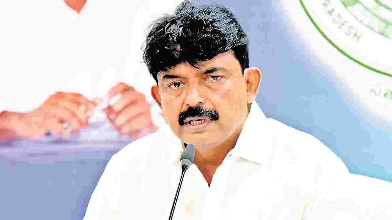 AP Police : రేషన్‌ బియ్యం మాయం కేసులో ఆరో నిందితుడిగా పేర్ని నాని 