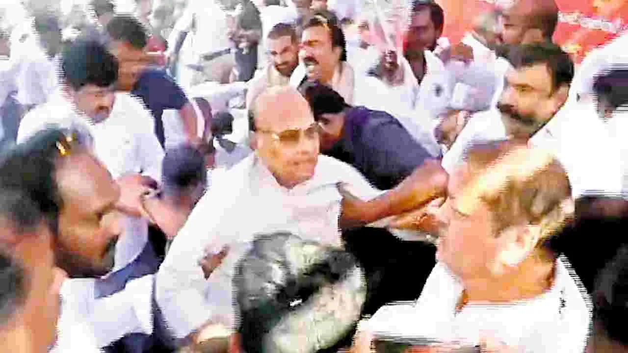 Tummala Ramaswamy : కౌడా చైర్మన్‌ ప్రమాణస్వీకారోత్సవంలో అపశ్రుతి