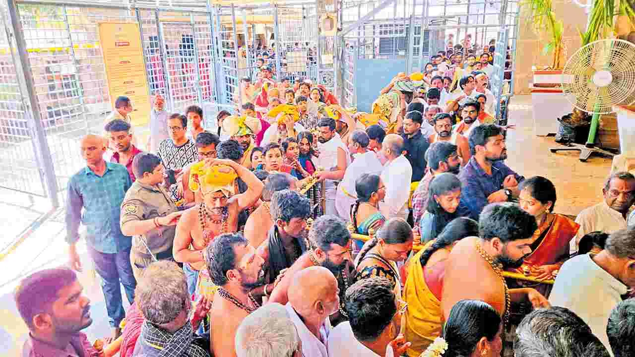 Srisailam : కిటకిటలాడిన శ్రీగిరి