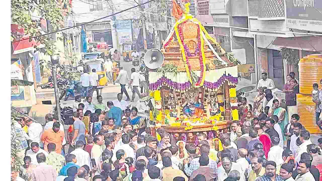 వైభవంగా సుబ్రహ్మణ్యస్వామి రథోత్సవం
