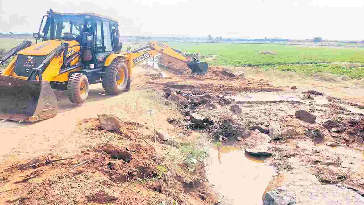 కాలువ పూడ్చివేత