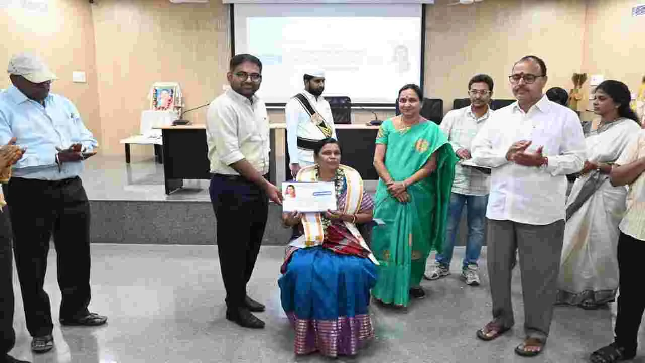 విద్యార్థుల అభ్యున్నతికి చిత్తశుద్ధితో కృషి