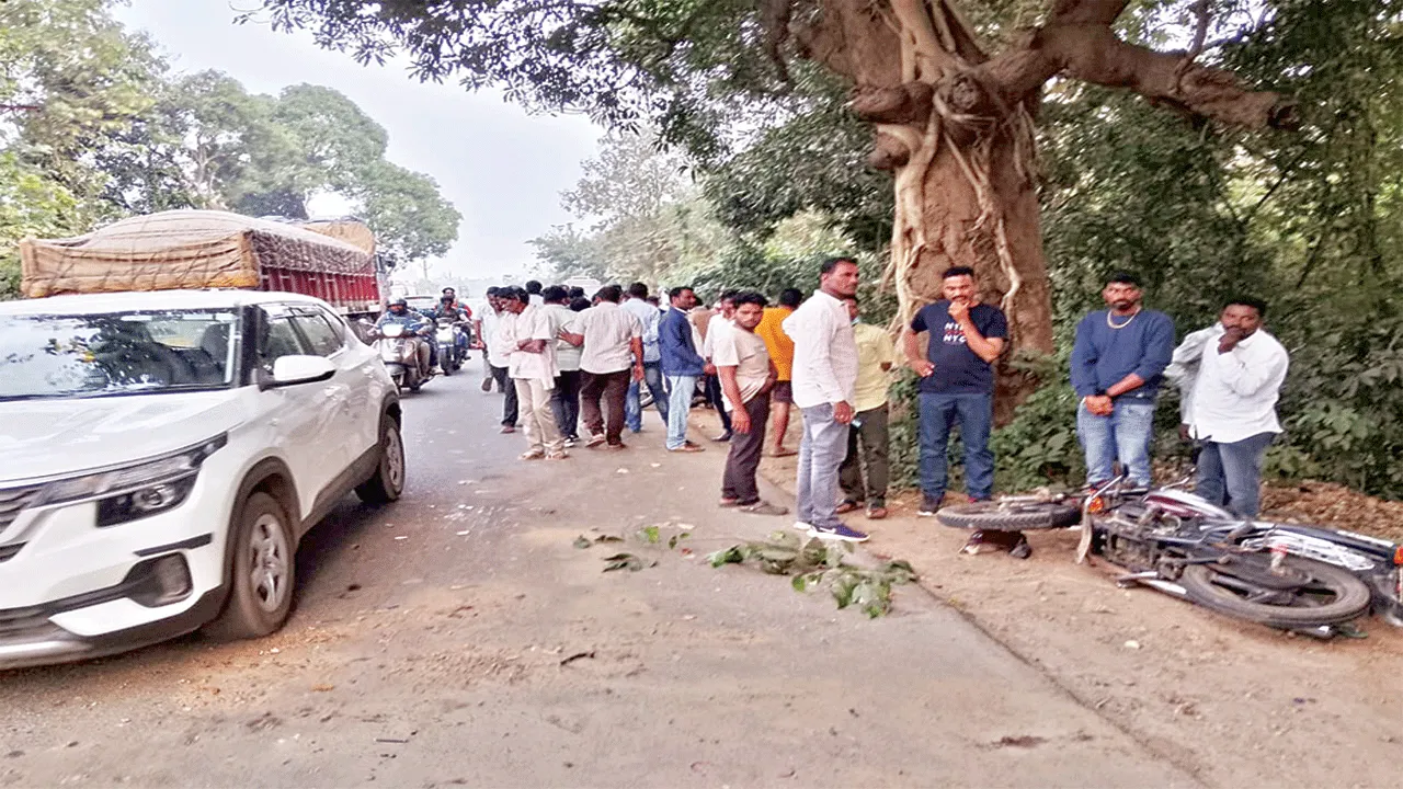 పండగకు వచ్చి.. తిరిగి వెళ్తూ..