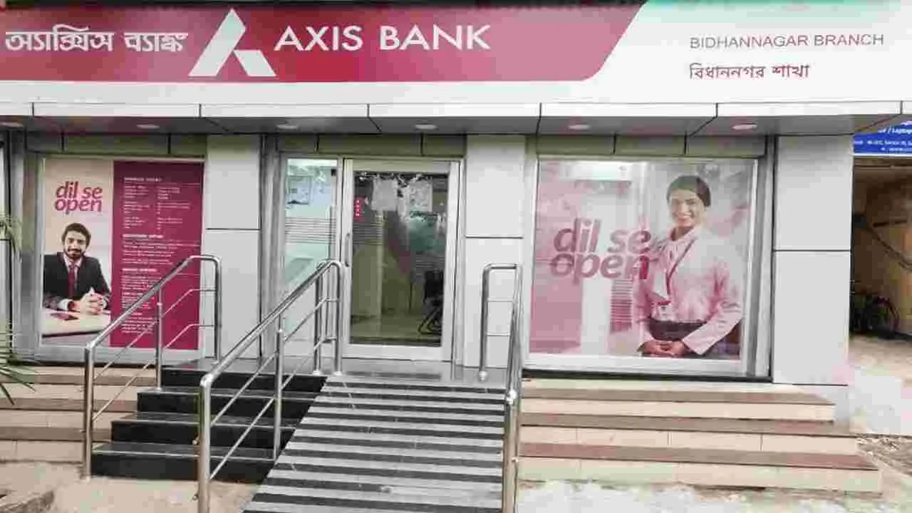 Axis Bank: మీరు యాక్సిస్ బ్యాంక్ క్రెడిట్ కార్డు వాడుతున్నారా? ఈ నెల 20 నుంచి ఈ ఛార్జీలు పెరుగుతున్నాయి.. 