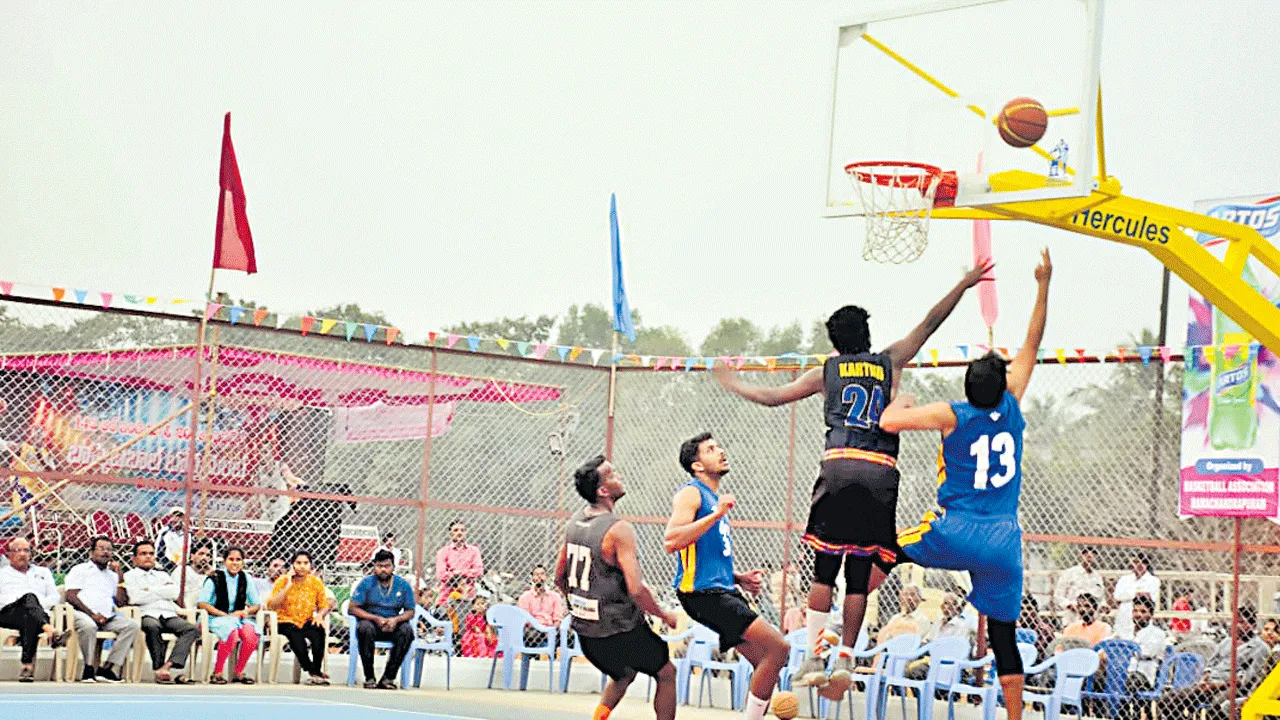 హోరాహోరీగా బాస్కెట్బాల్ పోటీలు