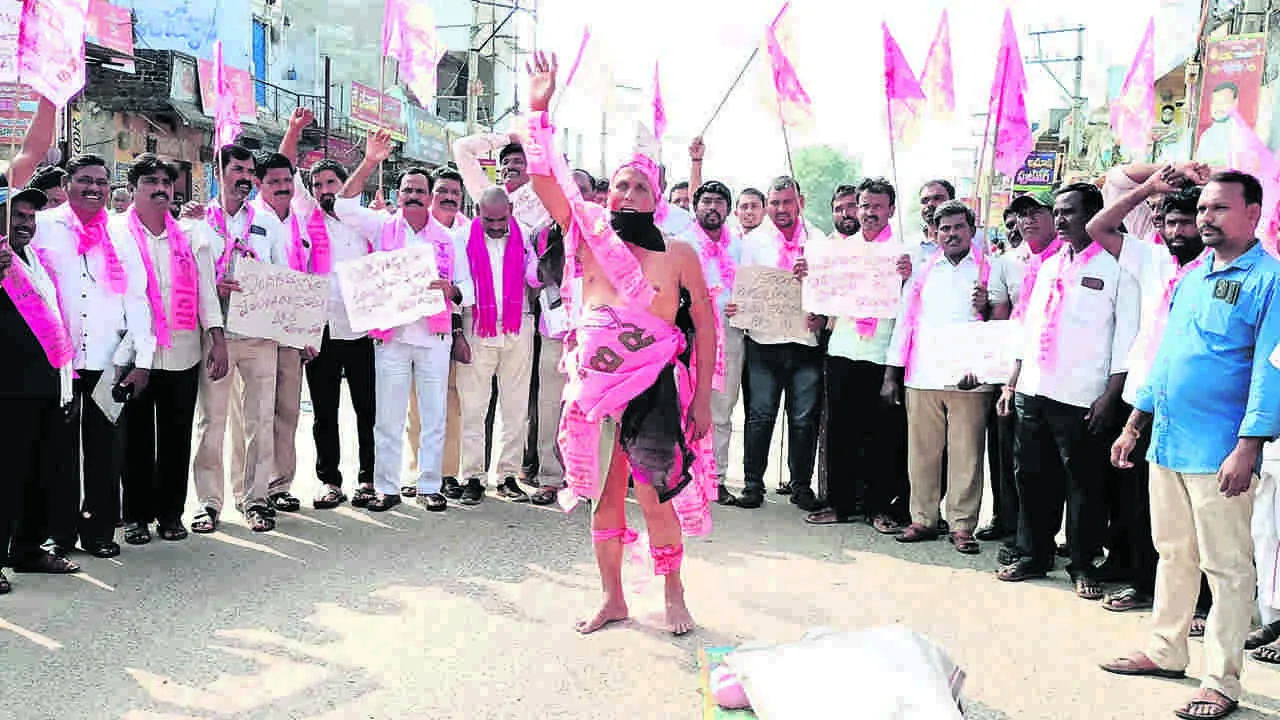 ఆరు గ్యారెంటీలను అమలు చేయాలి