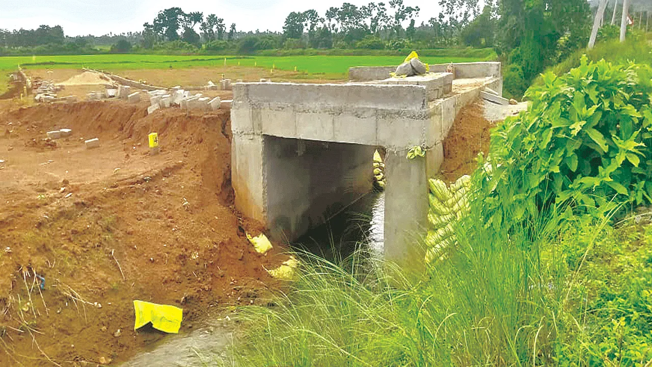 Illegal construction: అతను మా బంధువు.. అందుకే తొలగించం!