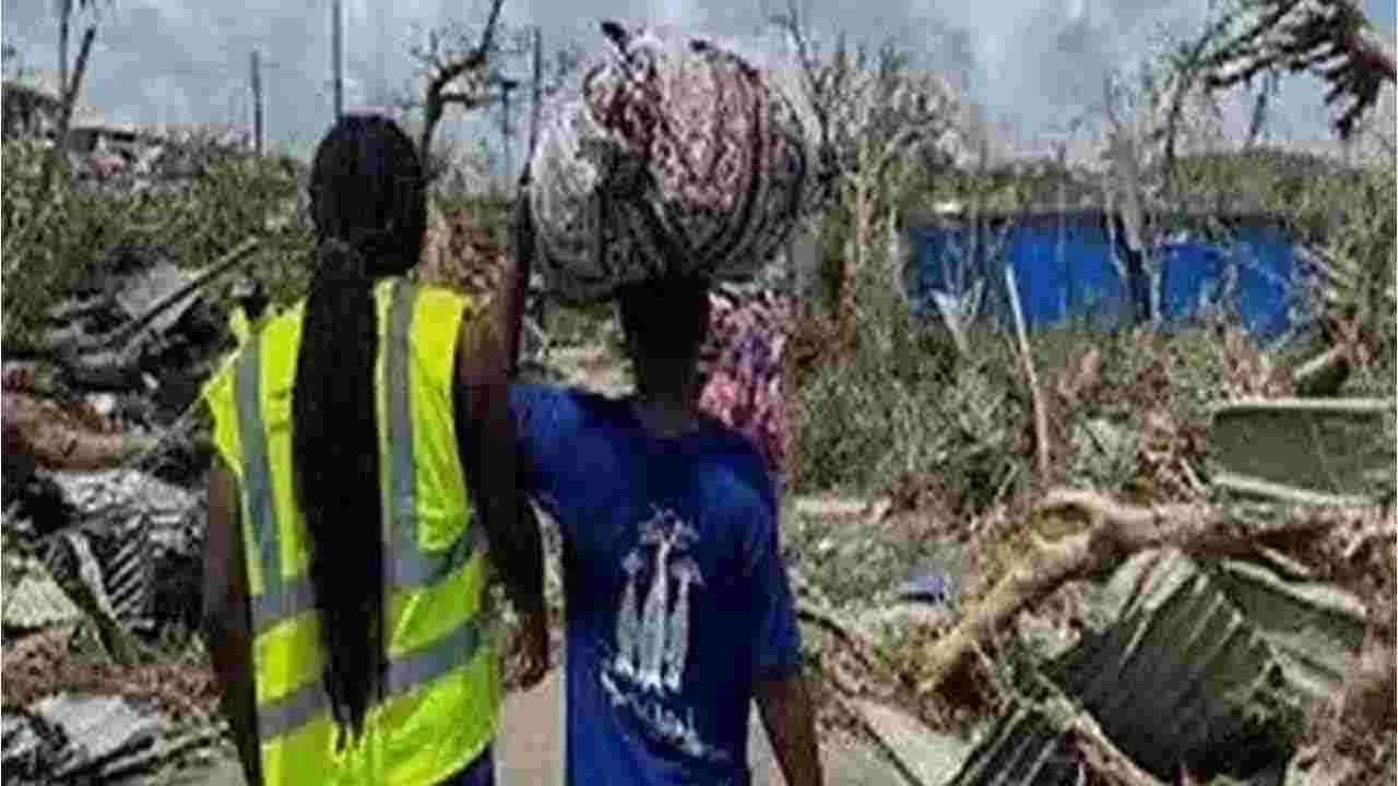 Cyclone Chido: తుపాన్‍తో చిగురుటాకులా వణుకుతోన్న ‘మయోట్’