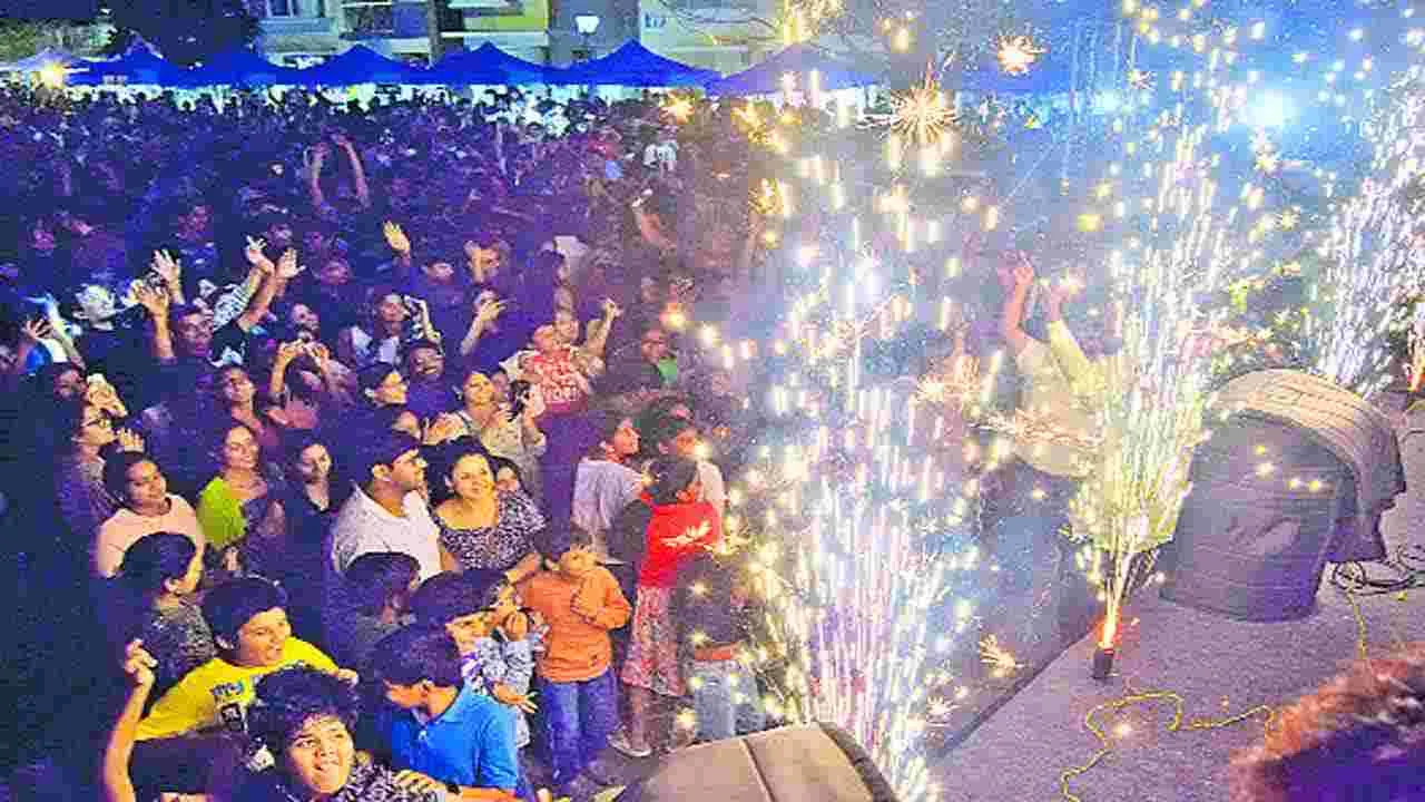 New Year: న్యూ ‘ఇయర్‌’ జోష్‌..