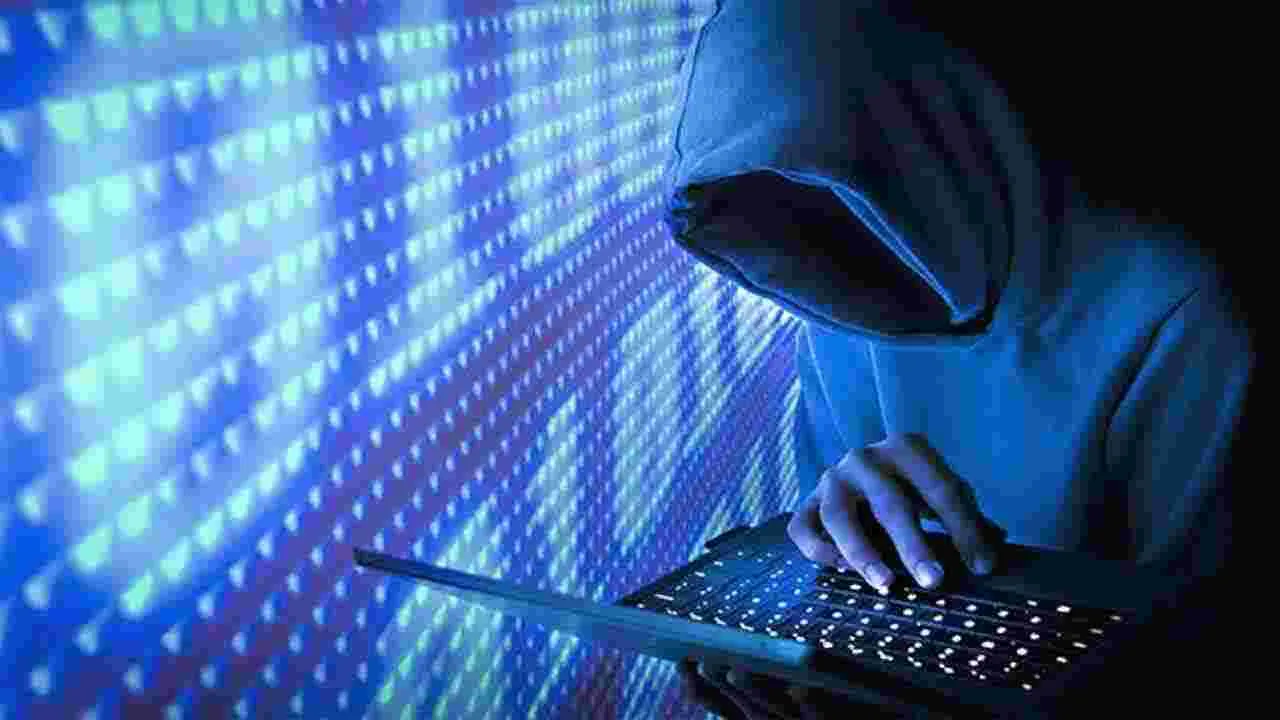 Cyber ​​criminals: విద్యార్థినికి రూ.1.30 లక్షలు బురిడీ.. ఏం జరిగిందంటే..