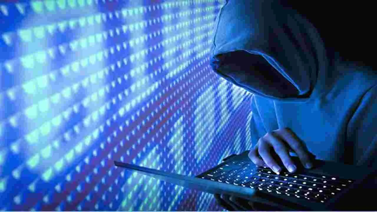 Cyber ​​criminals: వివరాలివ్వండి.. లోన్‌ తీసుకోండంటూ టోకరా