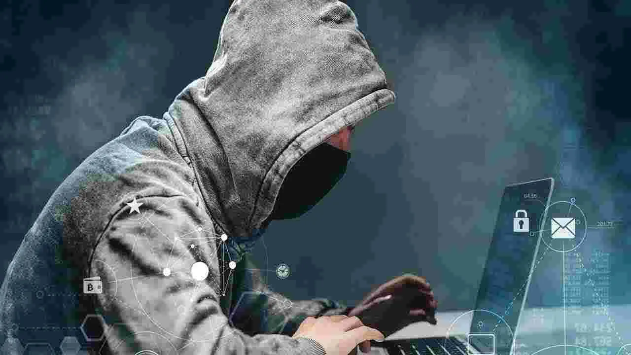 Cyber ​​criminals: ఆన్‌లైన్‌లో డ్రెస్‌ ఆర్డర్‌ చేస్తే.. బురిడీ కొట్టించి రూ.1.38 లక్షలకు టోకరా