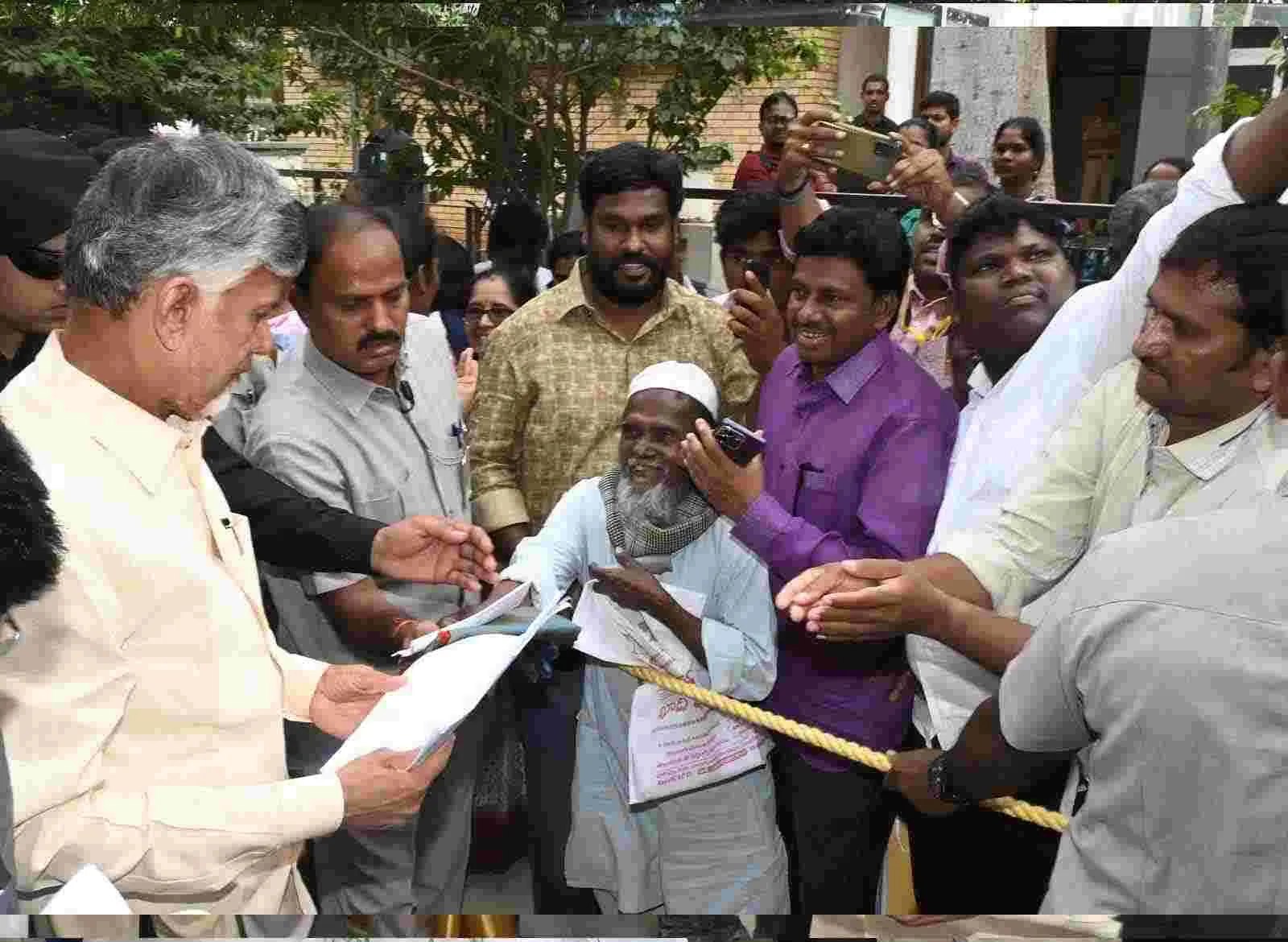   CM Chandrababu: నారావారిపల్లెలో అభివృద్ధి పనుల్లో బిజిగా సీఎం చంద్రబాబు