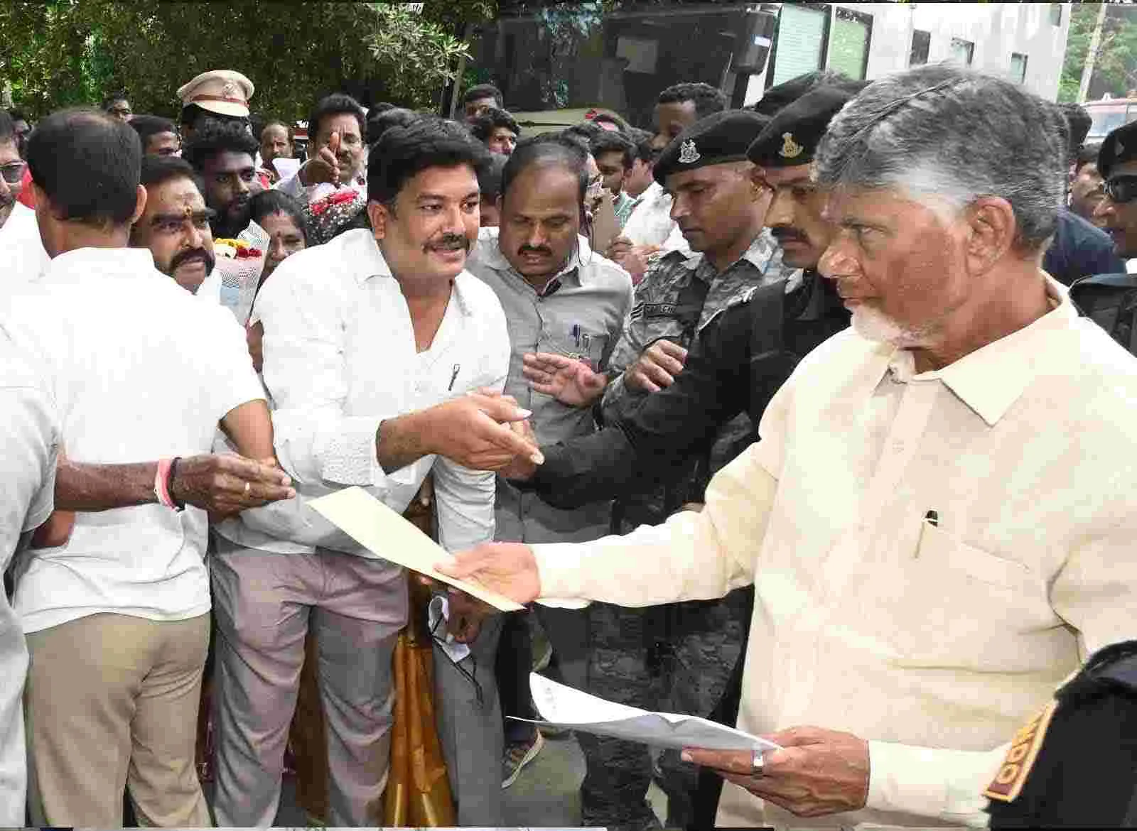   CM Chandrababu: నారావారిపల్లెలో అభివృద్ధి పనుల్లో బిజిగా సీఎం చంద్రబాబు