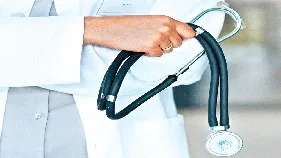 Mahbubnagar Hospital Issue: ప్రభుత్వ ఆసుపత్రిలో వైద్యుల నిర్లక్ష్యం.. జ్వరం వచ్చిందన్న రోగికి రేబిస్ టీకా..