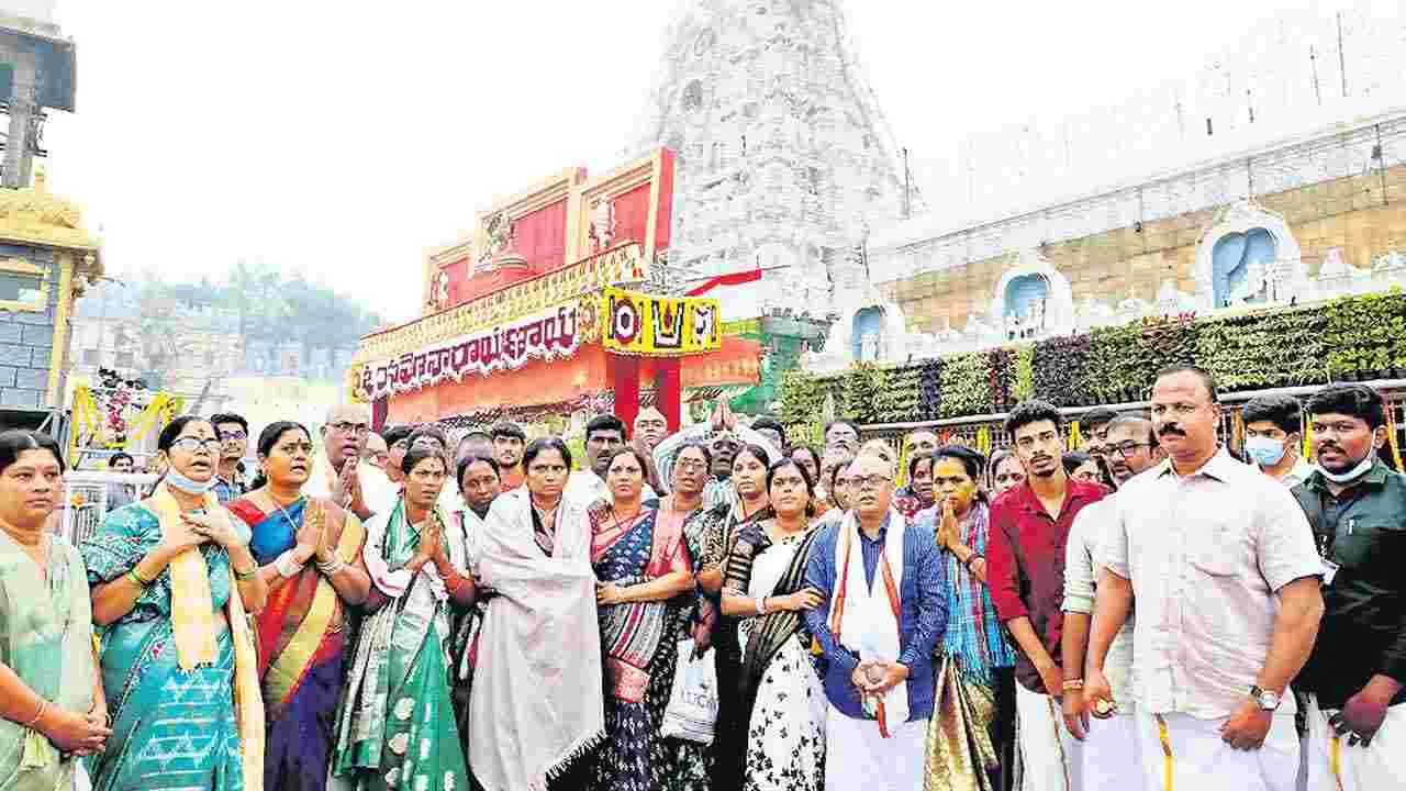 Tirupati Stampede: స్విమ్స్‌ నుంచి 32 మంది డిశ్చార్జి