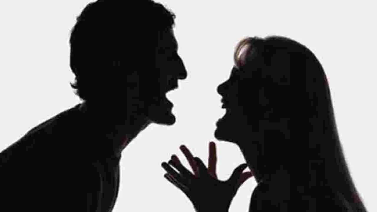 Domestic abuse: భార్య వేధింపులు భరించలేక గుజరాత్‌లో భర్త ఆత్మహత్య