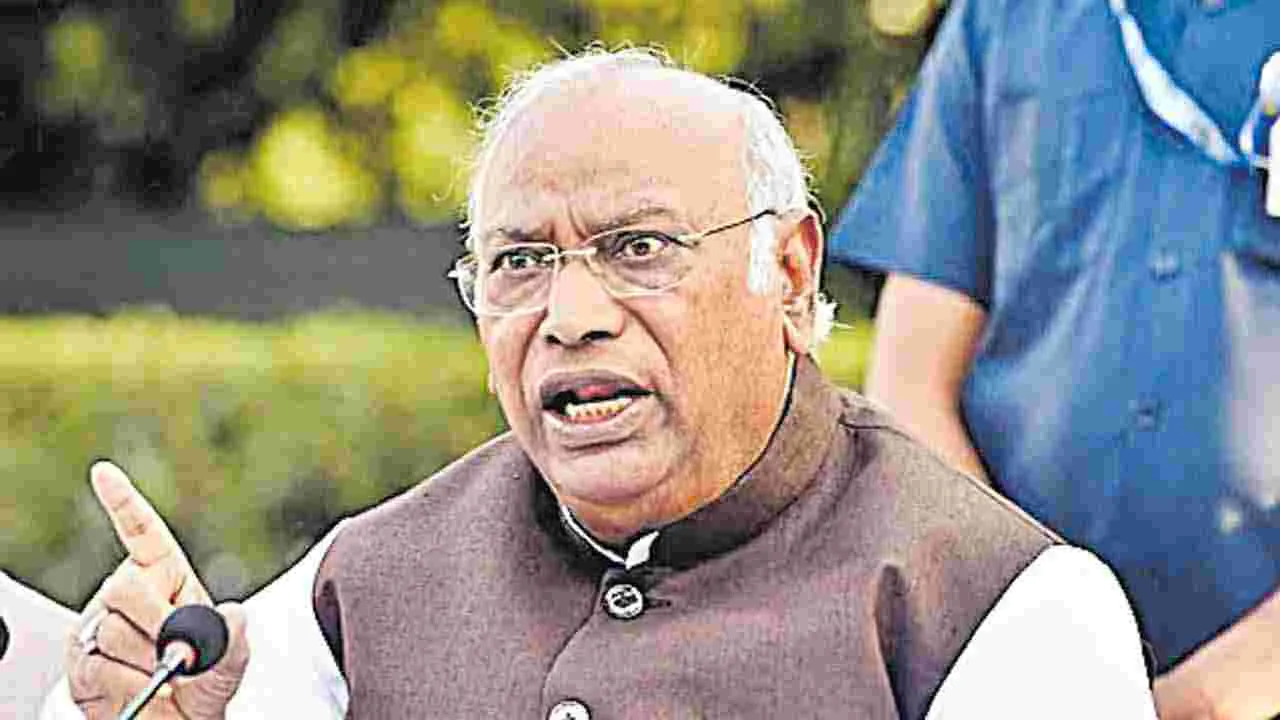 Kharge : ఈసీ సమగ్రతను దెబ్బతీసే కుట్ర