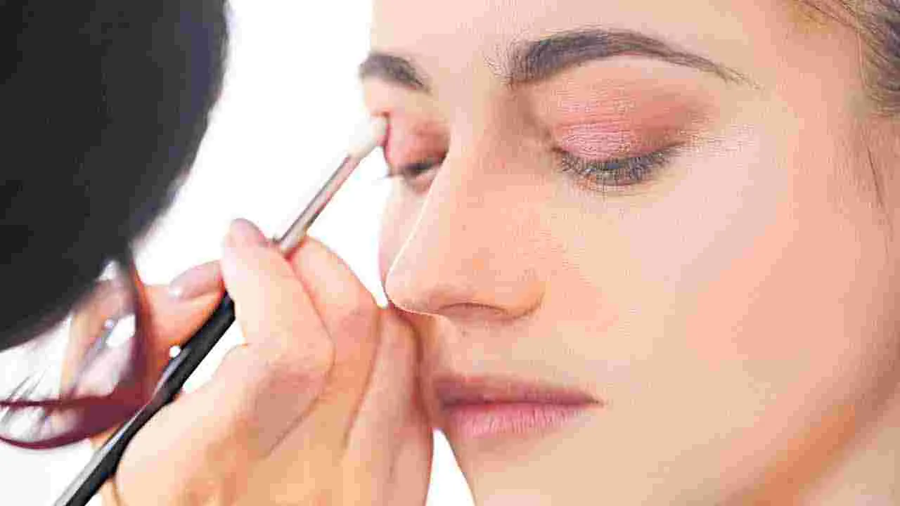 Eye Makeup tips: కలలు కనే కళ్ల కోసం..                            