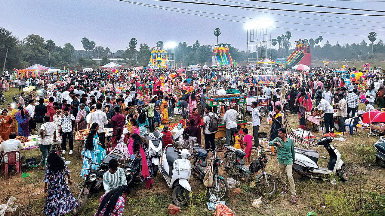 కన్నుల పండువగా కనకదుర్గమ్మ తీర్థం