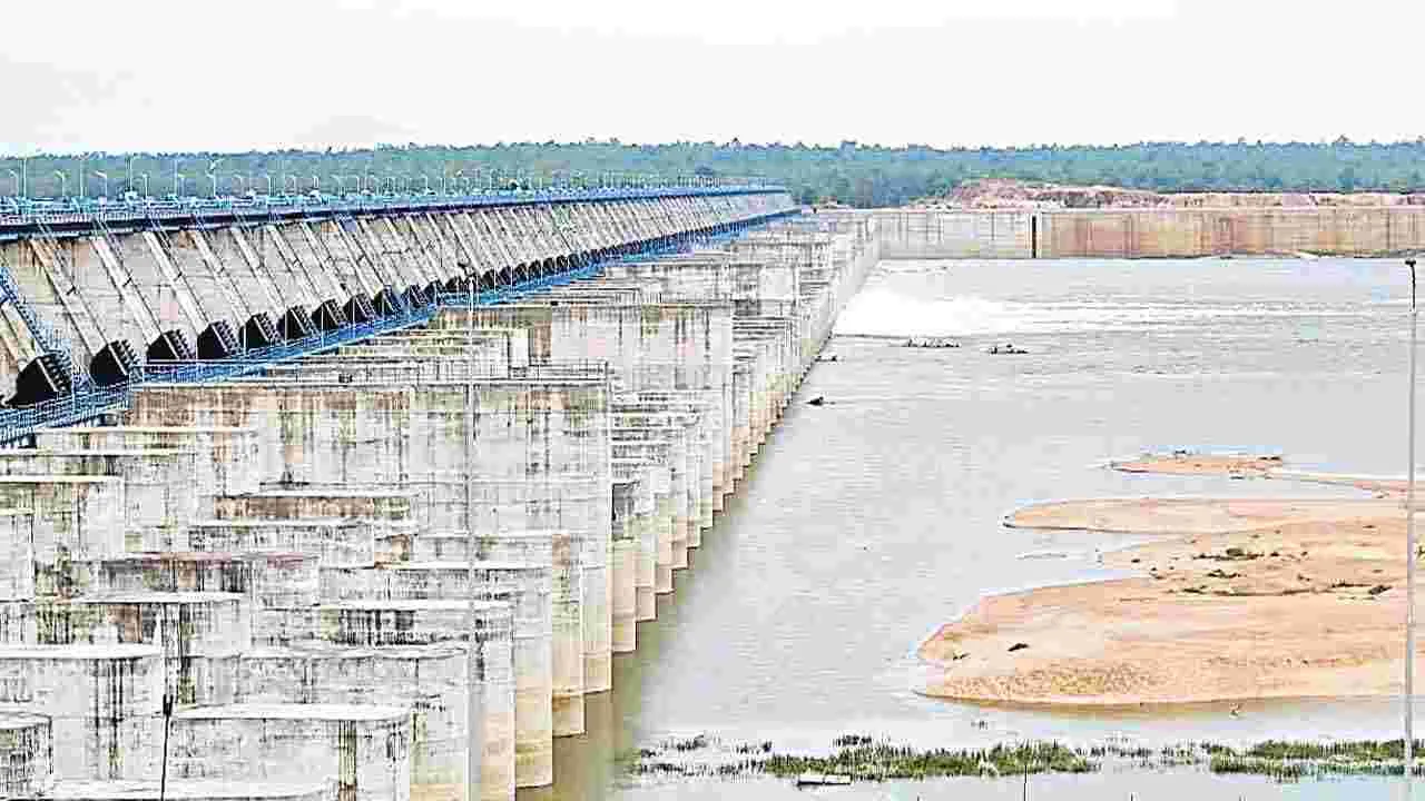Medigadda Barrage: ఇద్దరు ఇంజనీర్లపై అభియోగాలు!