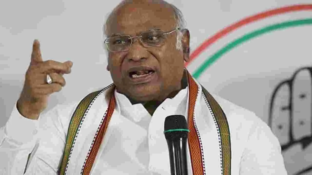 Mallikarjun Kharge: మణిపూర్‌లో తాజా అల్లర్లు.. బాధ్యత నుంచి మోదీ తప్పించుకోలేరన్న ఖర్గే