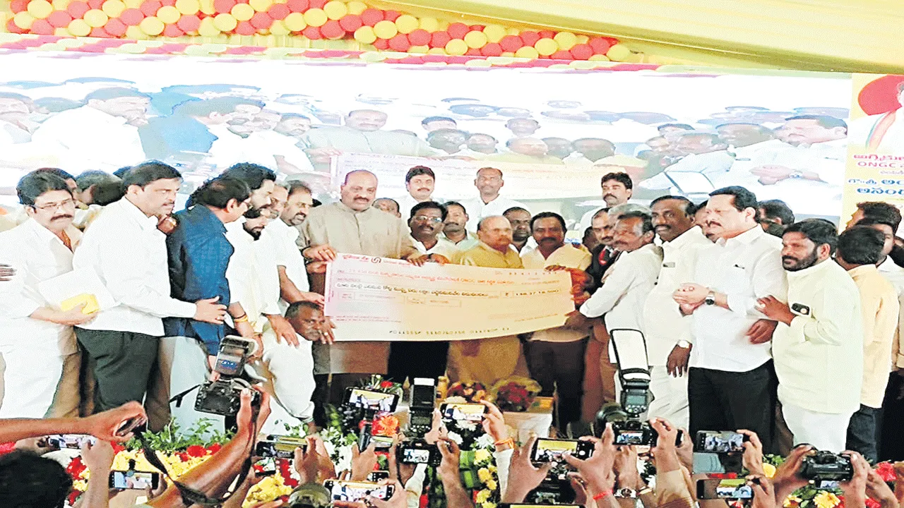 మత్స్యకారుల అభ్యున్నతికి కృషి