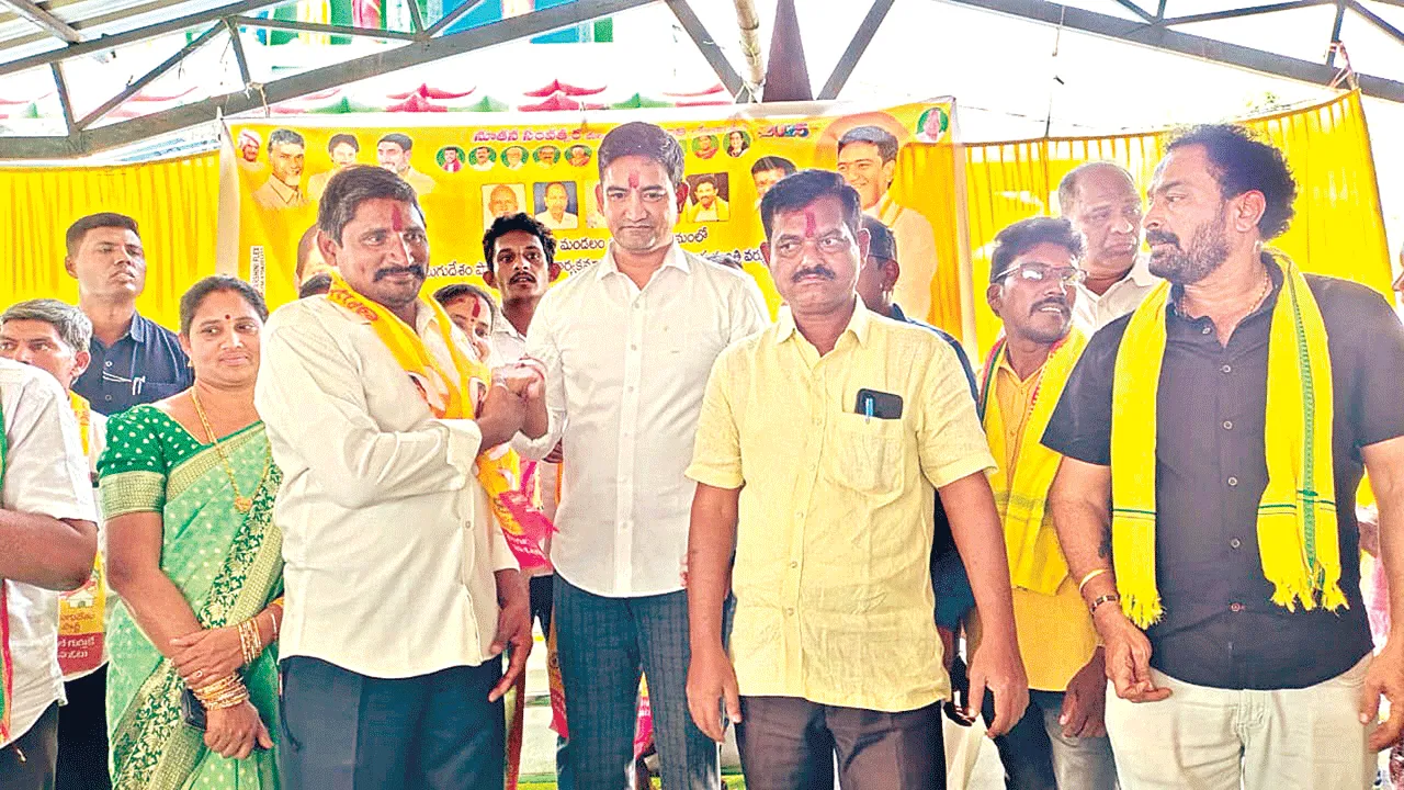   Minister Kondapalli: ఉపాధికి పెద్దపీట వేస్తాం: మంత్రి కొండపల్లి