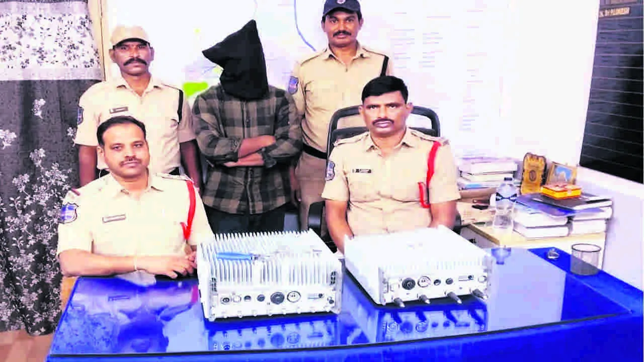 సెల్టవర్ సామగ్రి చోరీ కేసులో ఒకరి అరెస్టు