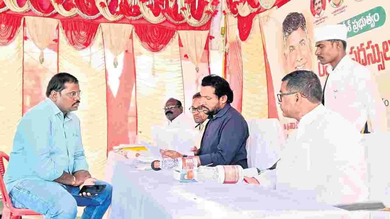 ప్రభుత్వ భూములను ఆక్రమిస్తే కఠిన చర్యలు
