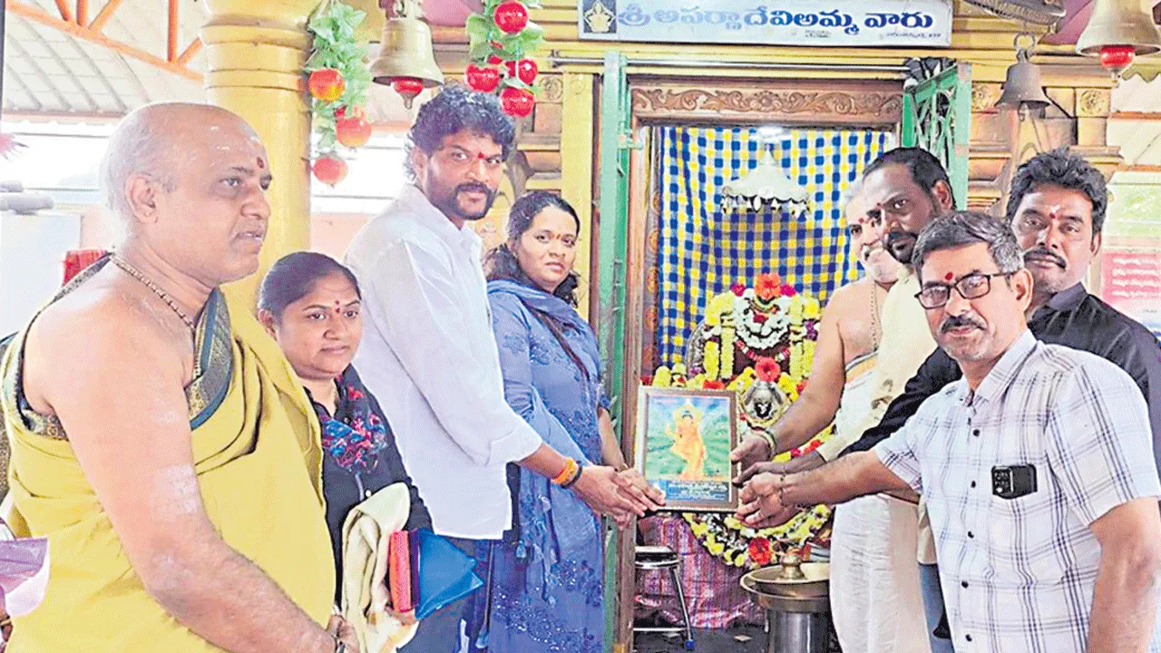 సినీ దర్శకుడు పరశురామ్ పూజలు