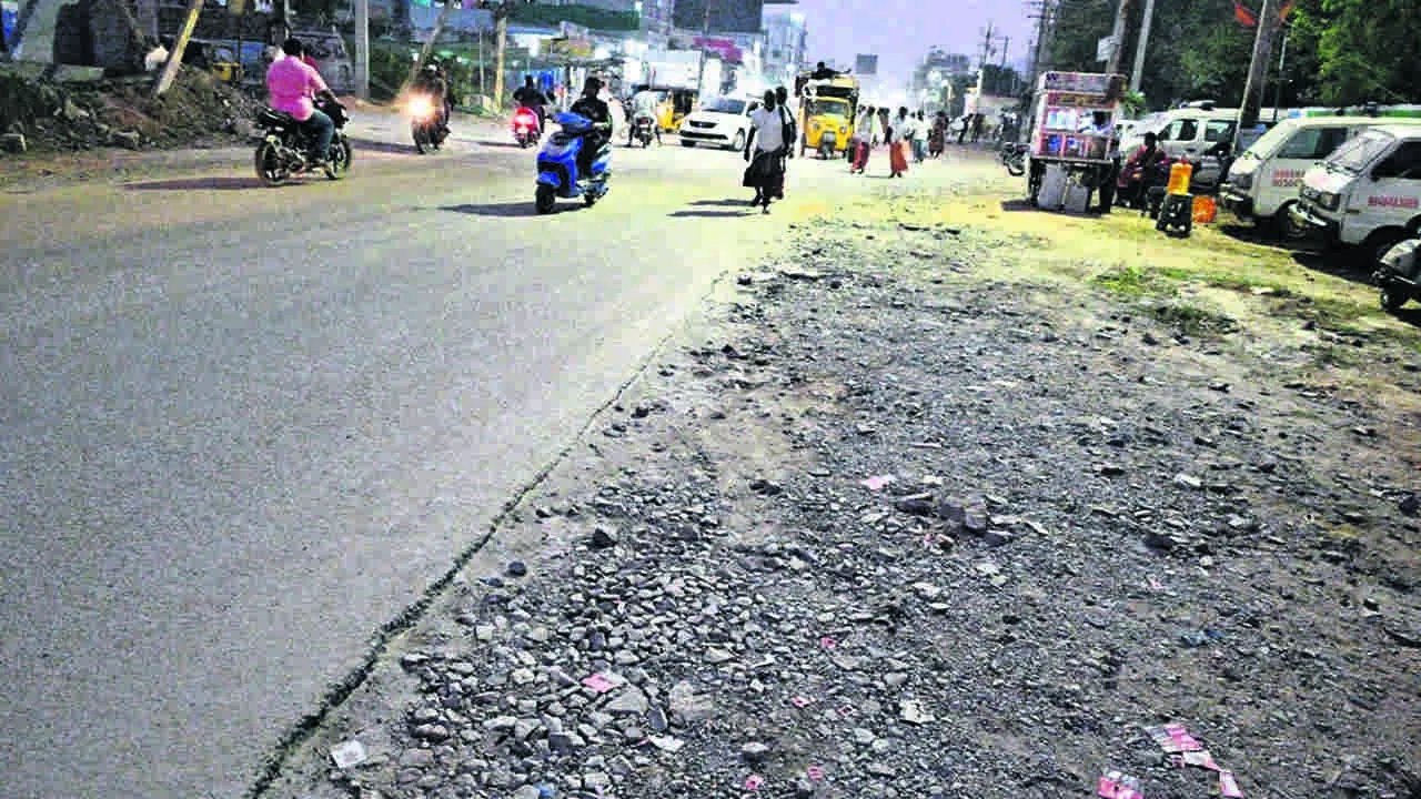నత్తనడకన విస్తరణ పనులు