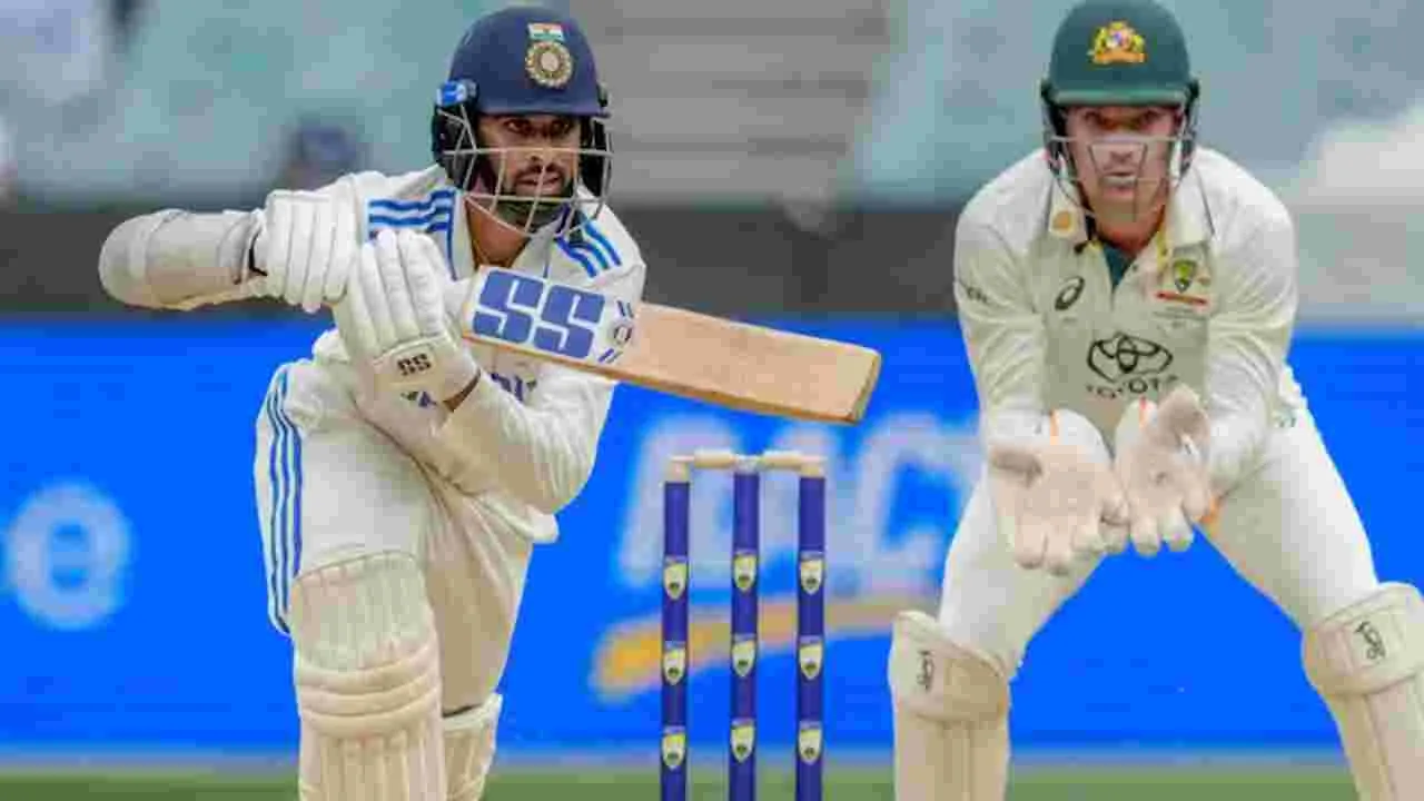 India vs Australia: తక్కువ స్కోరుకే భారత్ ఆలౌట్.. ఆసీస్ ఆటగాళ్ల దాడితో