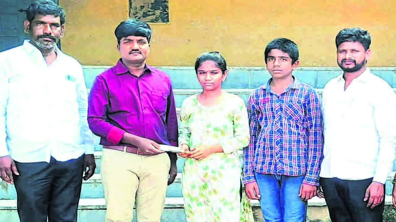 పాఠాలతో పాటు పరోపకారం