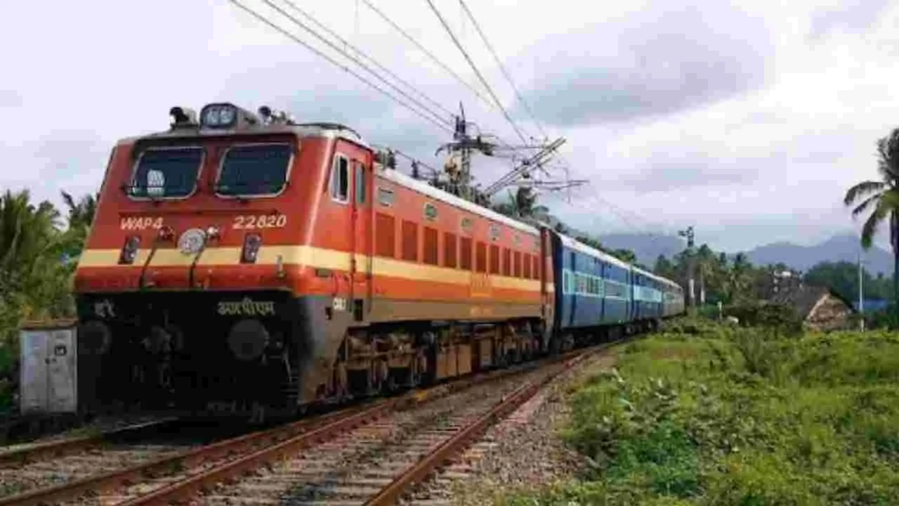 Special Trains: తెలుగు రాష్ట్ర ప్రజలకు బిగ్ రిలీఫ్.. 8 ప్రత్యేక రైళ్లు..