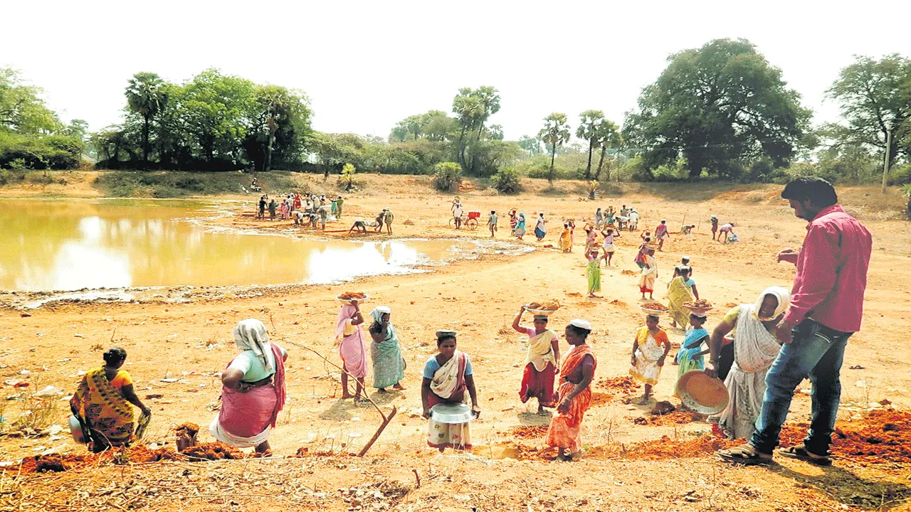 వేతనదారులకు తీపి కబురు! 