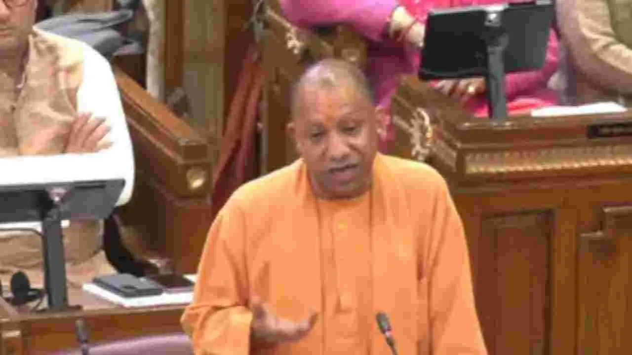 Yogi Adityanath: రాళ్లు రువ్విందెవరు? వాళ్లను విడిచిపెట్టకూడదు.. సంభాల్ హింసపై యోగి నిప్పులు