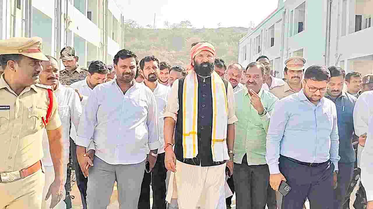 Uttam Kumar Reddy: కొత్తగా 40 లక్షల రేషన్‌ కార్డులు ఇస్తాం