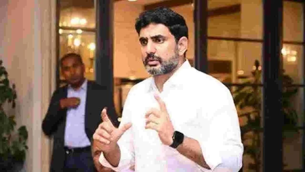 Nara Lokesh: గడ్డ కట్టే చలిలో సమావేశానికి నడిచి వెళ్లిన మంత్రి నారా లోకేష్