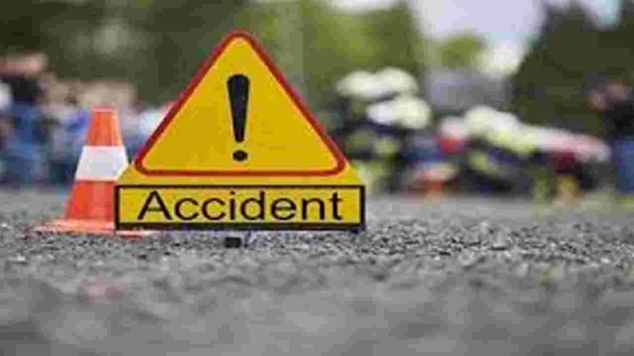 Road Accident: వ్యాన్ బోల్తా.. 40 మందికి గాయాలు..