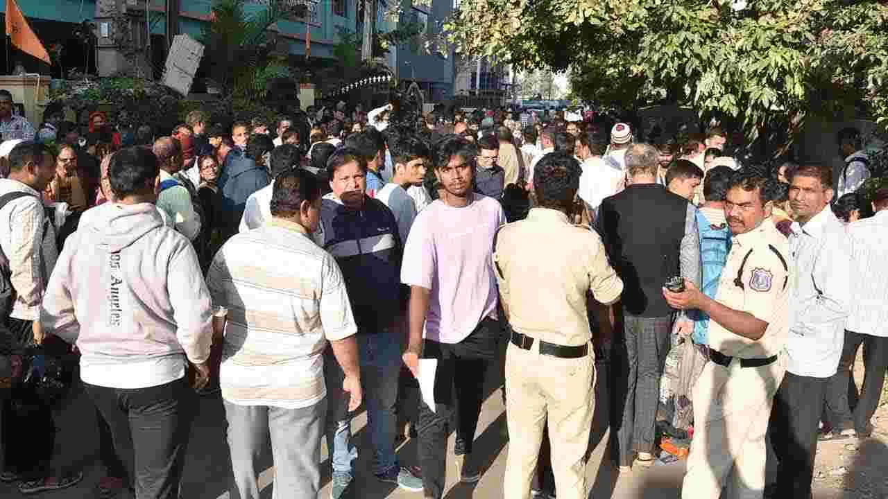 జేఈఈ  మెయిన్‌  పరీక్షలకు విద్యార్థులు