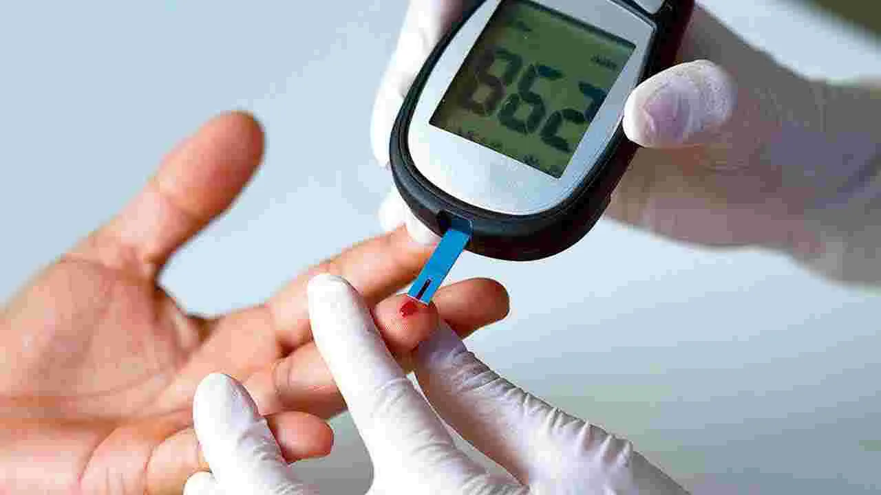 Diabetes: ఈ లక్షణాలు కనిపిస్తున్నాయా.. అయితే మీరు డేంజర్ జోన్‌లో ఉన్నట్లే..